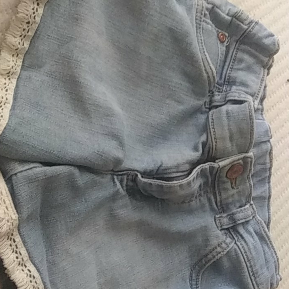 Shorts - Picture 3 of 4